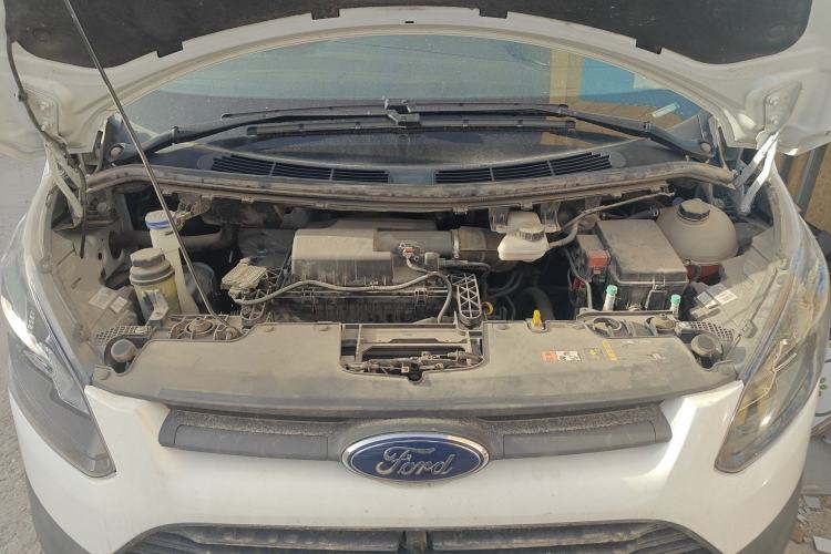 Used Ford Transit 2017 2.0T Diesel Van Short Wheelbase Low Roof China IV Standard Engine Bay