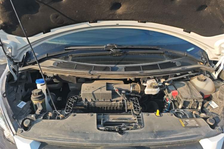 Used Ford Transit 2017 2.0T Diesel Van Mid-Chassis Mid-Roof China V Standard Engine Bay