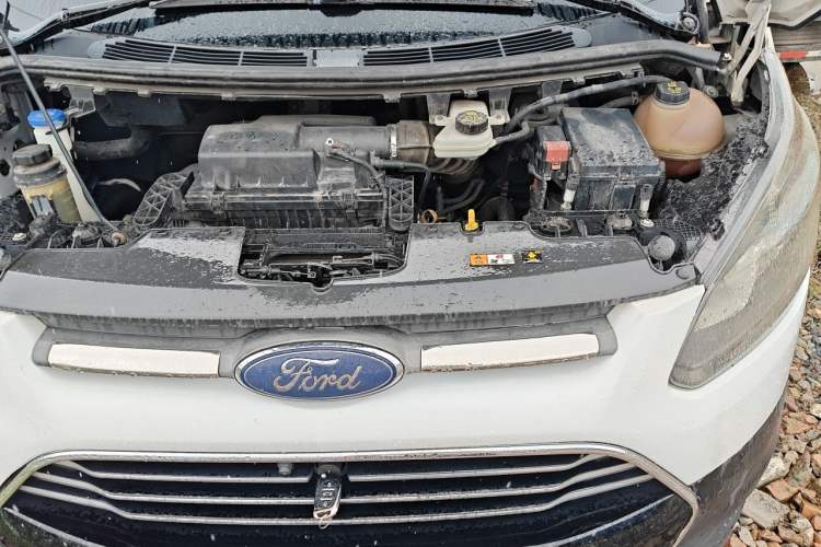 Used Ford Transit 2017 2.0T Diesel Multi-Function Commercial Vehicle Mid-Drive Mid-Roof China V Standard Engine Bay