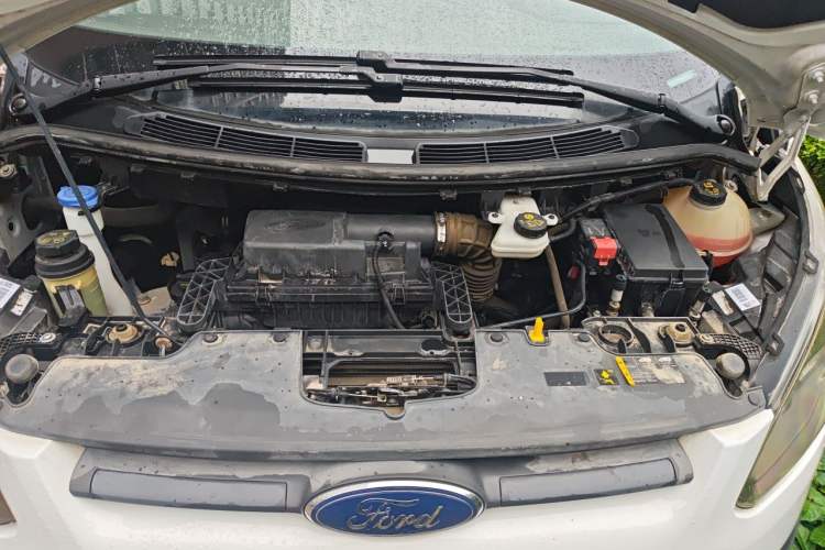 Used Ford Transit 2017 2.0T Gasoline Van Short Wheelbase Low Roof China V Standard Engine Bay