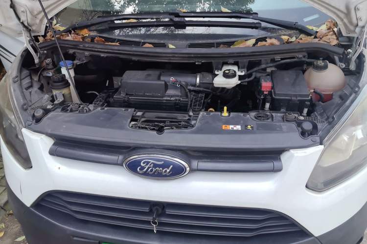 Used Ford Transit 2017 2.0T Diesel Multi-Purpose Commercial Vehicle Mid-Drive Mid-Roof China IV Standard Engine Bay