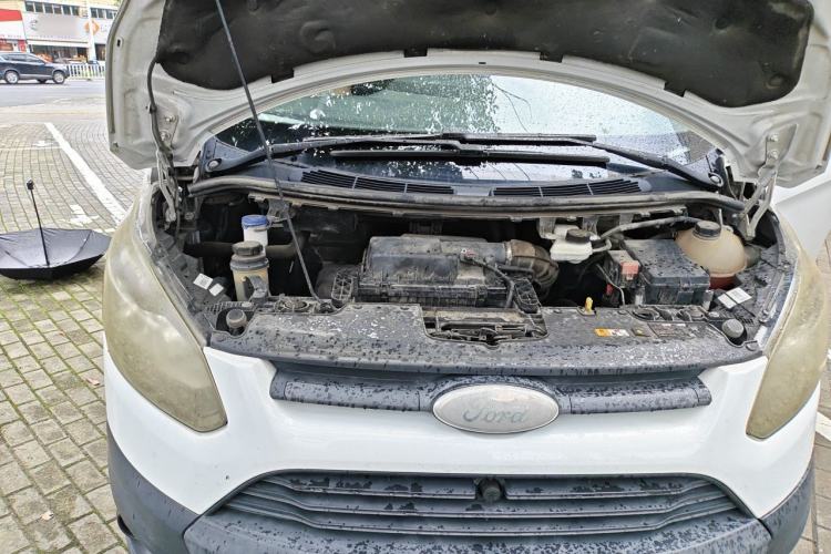 Used Ford Transit 2017 2.0T Diesel Multi-Purpose Commercial Vehicle Mid-Drive Mid-Roof China IV Standard Engine Bay