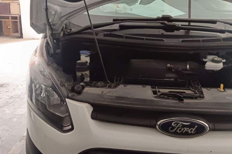 Used Ford Transit 2017 2.0T Diesel Van Mid-Chassis Mid-Roof China IV Standard Engine Bay Right