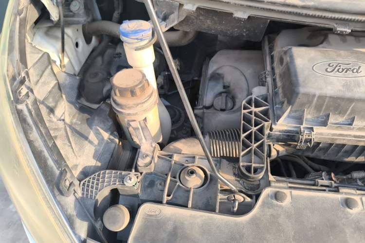 Used Ford Transit 2017 2.0T Diesel Van Mid-Chassis Mid-Roof China V Standard Engine Bay Right
