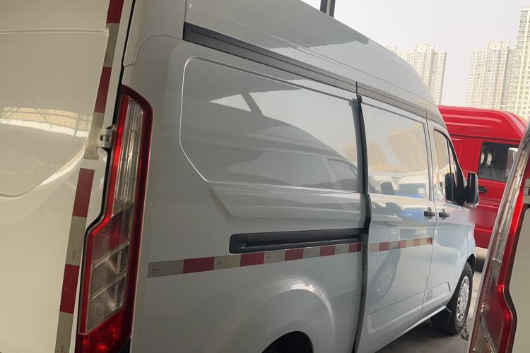Used Ford Transit 2017 2.0T Gasoline Van Mid-Drive Mid-Roof China V Standard Exterior 3