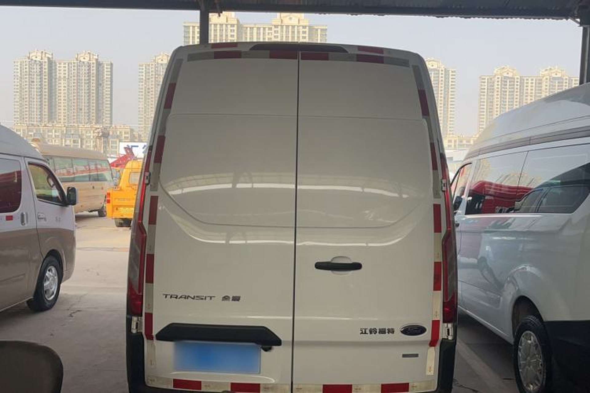 Used Ford Transit 2017 2.0T Gasoline Van Mid-Drive Mid-Roof China V Standard Exterior 4