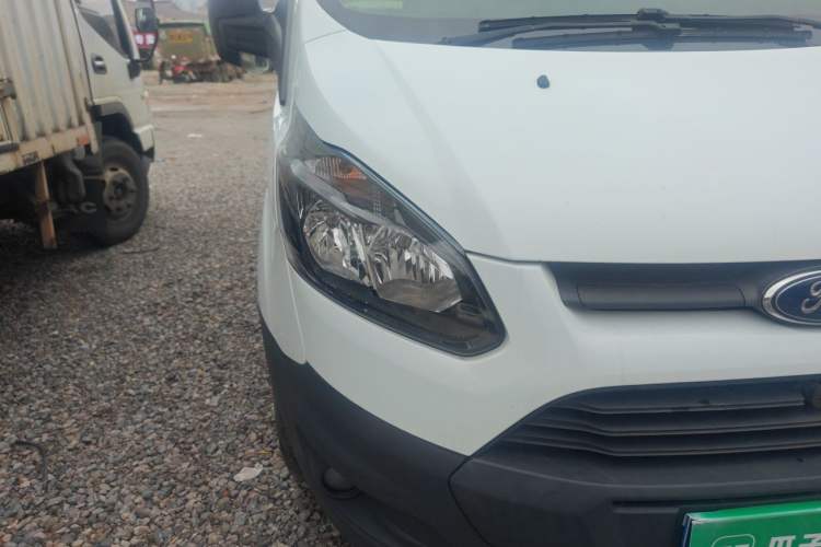 Used Ford Transit 2017 2.0T Diesel Multi-Function Commercial Vehicle Mid-Drive Mid-Roof China V Standard Exterior 6