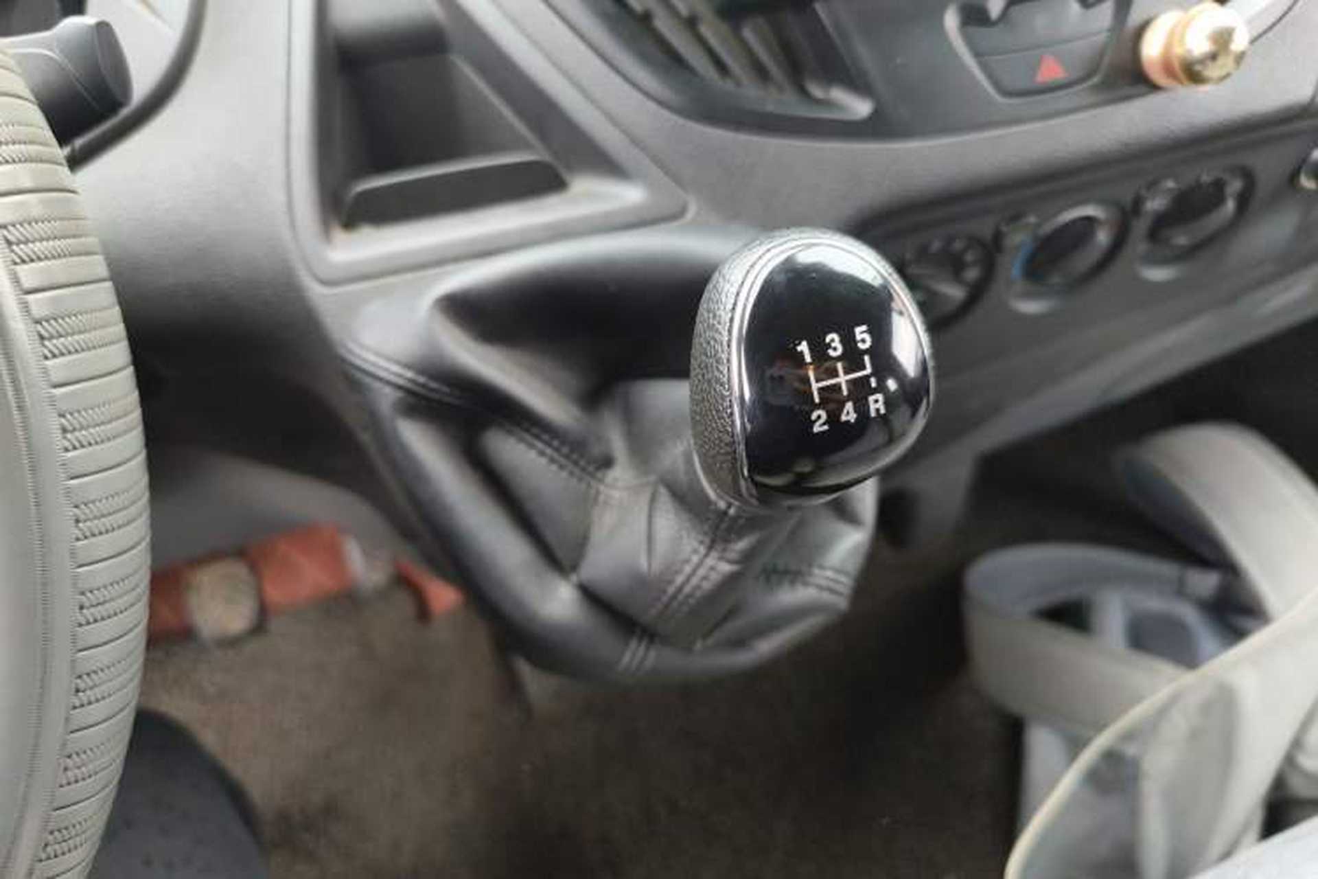 Used Ford Transit 2017 2.0T Diesel Multi-Purpose Commercial Vehicle Mid-Drive Mid-Roof China IV Standard Gear Lever