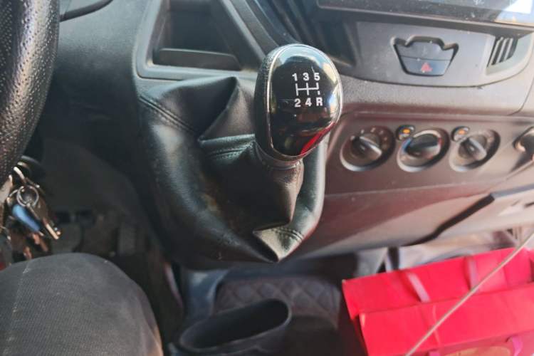 Used Ford Transit 2017 2.0T Gasoline Multi-Purpose Commercial Vehicle Mid-Drive Mid-Roof China V Standard Gear Lever