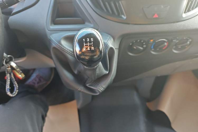 Used Ford Transit 2017 2.0T Diesel Van Mid-Chassis Mid-Roof China V Standard Gear Lever