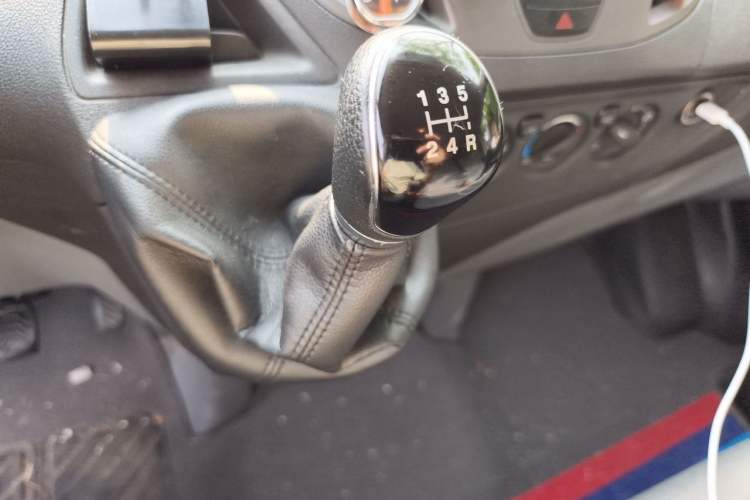 Used Ford Transit 2017 2.0T Diesel Multi-Purpose Commercial Vehicle Short Wheelbase Low Roof China V Standard Gear Lever