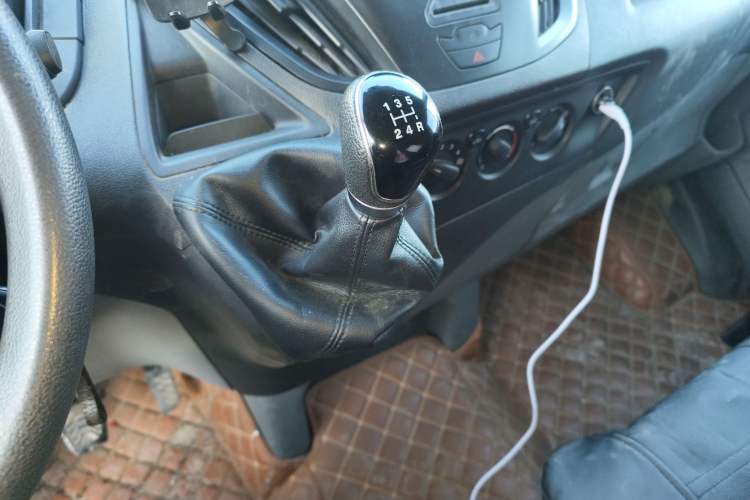 Used Ford Transit 2017 2.0T Diesel Van Short Wheelbase Low Roof China V Standard Gear Lever