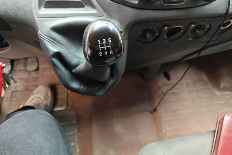 Used Ford Transit 2017 2.0T Diesel Multi-Function Commercial Vehicle Mid-Drive Mid-Roof China V Standard Gear Lever