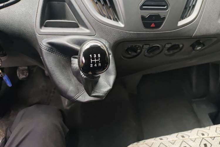 Used Ford Transit 2017 2.0T Gasoline Van Short Wheelbase Low Roof China V Standard Gear Lever