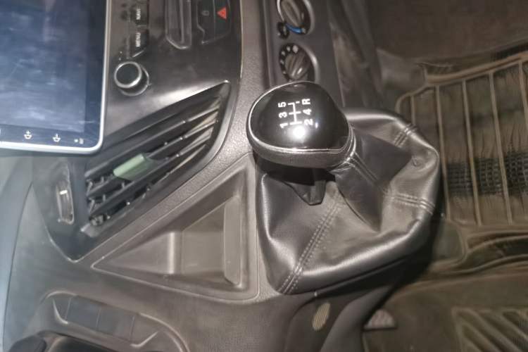 Used Ford Transit 2017 2.0T Diesel Multi-Function Commercial Vehicle Mid-Drive Mid-Roof China V Standard Gear Lever