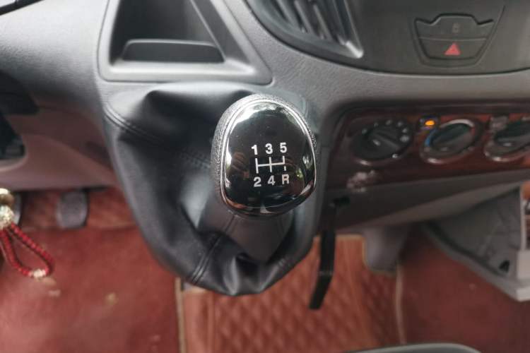Used Ford Transit 2017 2.0T Diesel Multi-Function Commercial Vehicle Mid-Drive Mid-Roof China V Standard Gear Lever
