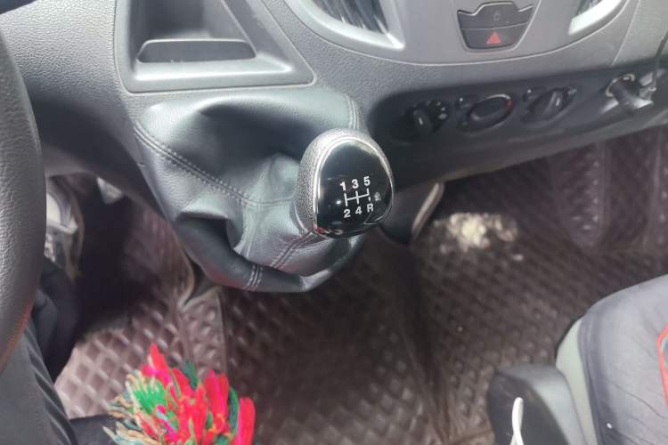 Used Ford Transit 2017 2.0T Diesel Multi-Purpose Commercial Vehicle Mid-Drive Mid-Roof China IV Standard Gear Lever
