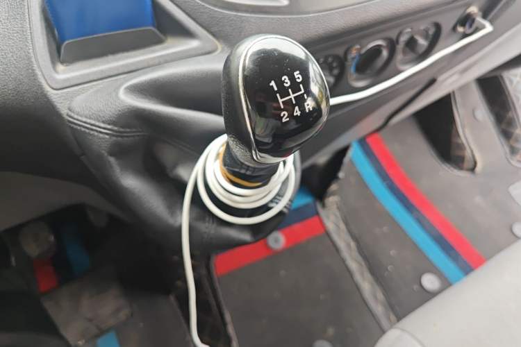 Used Ford Transit 2017 2.0T Diesel Multi-Function Commercial Vehicle Mid-Drive Mid-Roof China V Standard Gear Lever