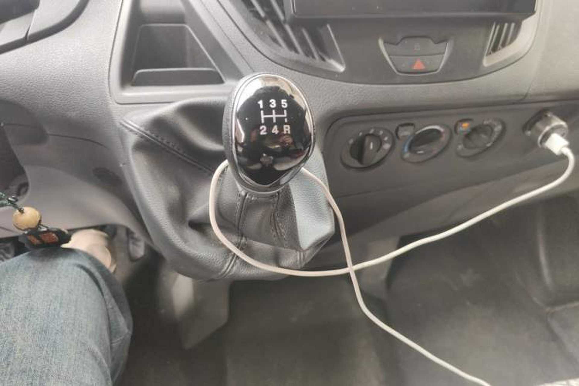 Used Ford Transit 2017 2.0T Diesel Multi-Purpose Commercial Vehicle Short Wheelbase Mid-Roof China IV Standard Gear Lever