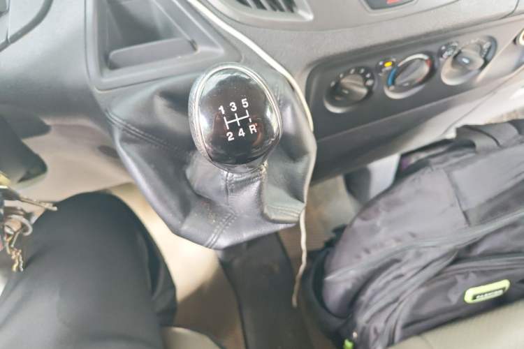 Used Ford Transit 2017 2.0T Diesel Multi-Function Commercial Vehicle Mid-Drive Mid-Roof China V Standard Gear Lever