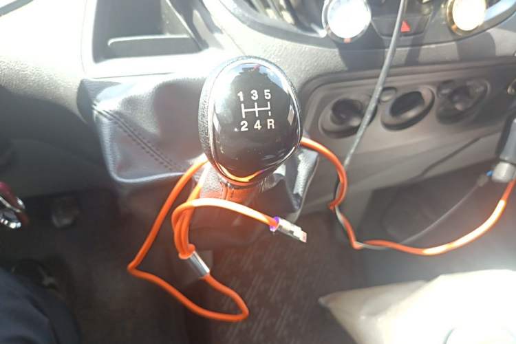 Used Ford Transit 2017 2.0T Diesel Multi-Function Commercial Vehicle Mid-Drive Mid-Roof China V Standard Gear Lever