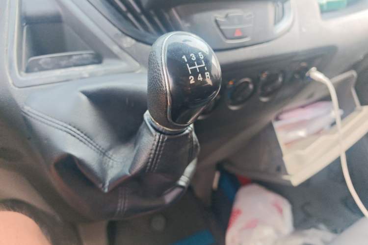 Used Ford Transit 2017 2.0T Diesel Multi-Function Commercial Vehicle Mid-Drive Mid-Roof China V Standard Gear Lever