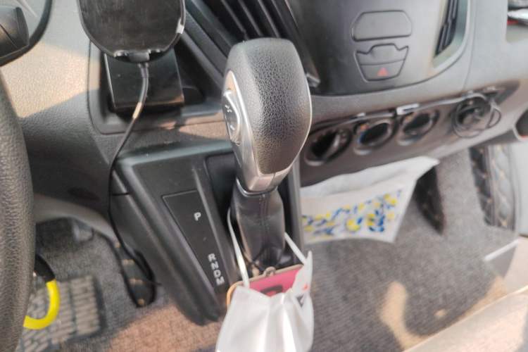 Used Ford Transit 2017 2.0T Gasoline Automatic Multi-Function Commercial Vehicle Short Wheelbase Low Roof China V Standard Gear Lever