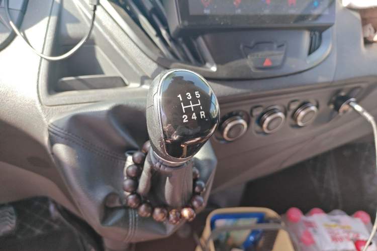 Used Ford Transit 2017 2.0T Diesel Multi-Function Commercial Vehicle Mid-Drive Mid-Roof China V Standard Gear Lever
