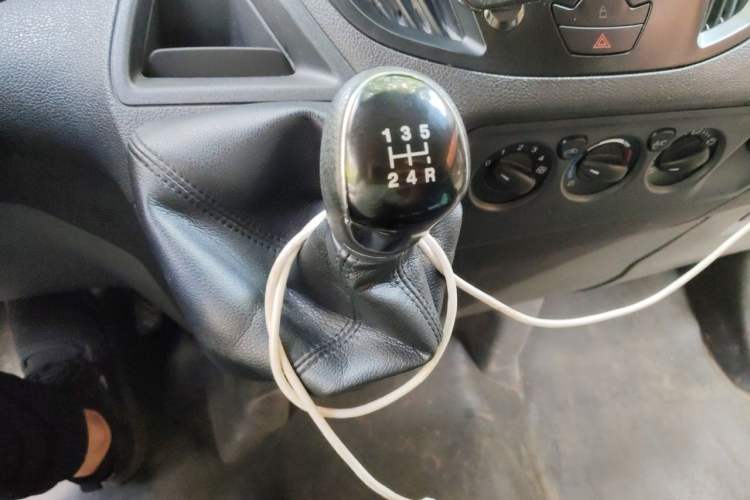 Used Ford Transit 2017 2.0T Diesel Multi-Function Commercial Vehicle Mid-Drive Mid-Roof China V Standard Gear Lever