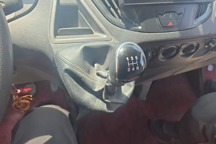Used Ford Transit 2017 2.0T Diesel Multi-Function Commercial Vehicle Mid-Drive Mid-Roof China V Standard Gear Lever