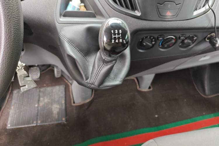 Used Ford Transit 2017 2.0T Diesel Multi-Function Commercial Vehicle Mid-Drive Mid-Roof China V Standard Gear Lever