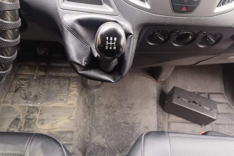 Used Ford Transit 2017 2.0T Diesel Multi-Purpose Commercial Vehicle Mid-Drive Mid-Roof China IV Standard Gear Lever