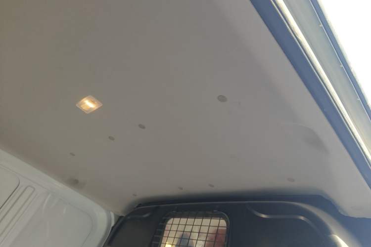 Used Ford Transit 2017 2.0T Diesel Van Short Wheelbase Low Roof China IV Standard Headliner
