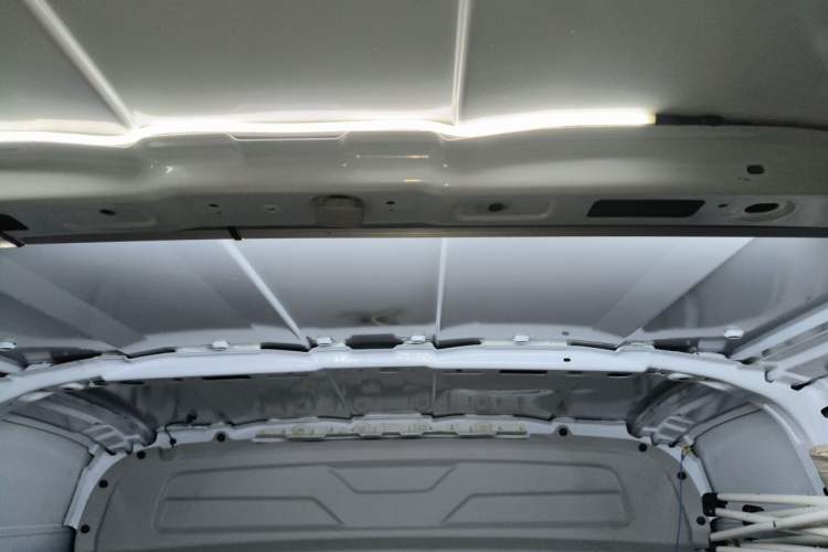 Used Ford Transit 2017 2.0T Diesel Van Mid-Chassis Mid-Roof China V Standard Headliner
