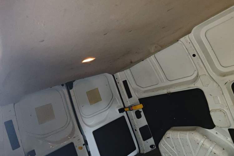 Used Ford Transit 2017 2.0T Gasoline Van Short Wheelbase Low Roof China V Standard Headliner