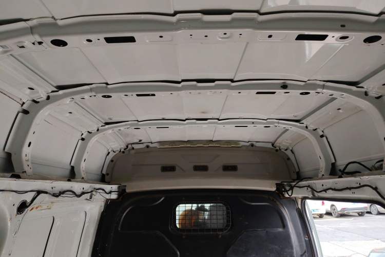 Used Ford Transit 2017 2.0T Diesel Van Mid-Chassis Mid-Roof China IV Standard Headliner