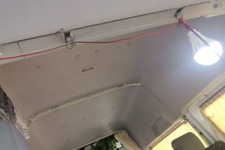 Used Ford Transit 2017 2.0T Diesel Multi-Purpose Commercial Vehicle Mid-Drive Mid-Roof China IV Standard Headliner