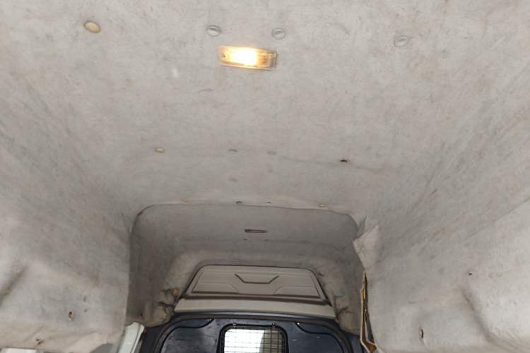 Used Ford Transit 2017 2.0T Diesel Van Mid-Chassis Mid-Roof China V Standard Headliner