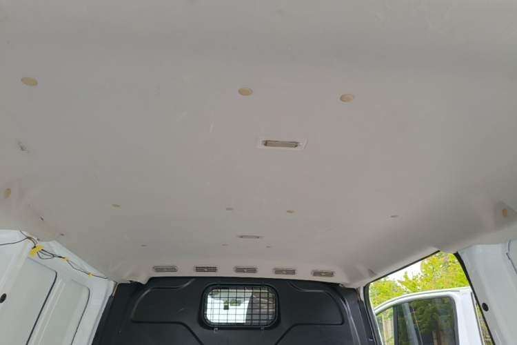 Used Ford Transit 2017 2.0T Diesel Van Short Wheelbase Low Roof China IV Standard Headliner