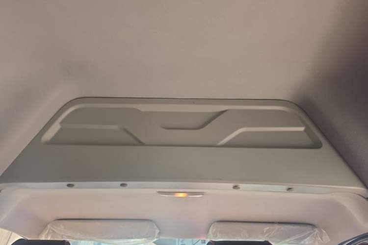 Used Ford Transit 2017 2.0T Diesel Multi-Function Commercial Vehicle Mid-Drive Mid-Roof China V Standard Headliner