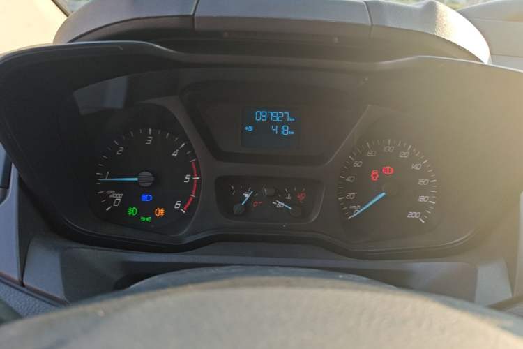 Used Ford Transit 2017 2.0T Diesel Van Mid-Chassis Mid-Roof China V Standard Instrument Cluster