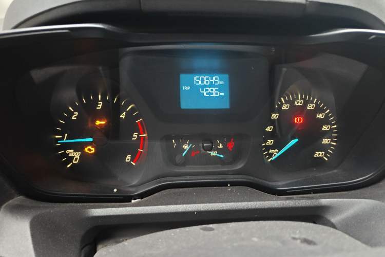 Used Ford Transit 2017 2.0T Diesel Multi-Purpose Commercial Vehicle Short Wheelbase Low Roof China IV Standard Instrument Cluster