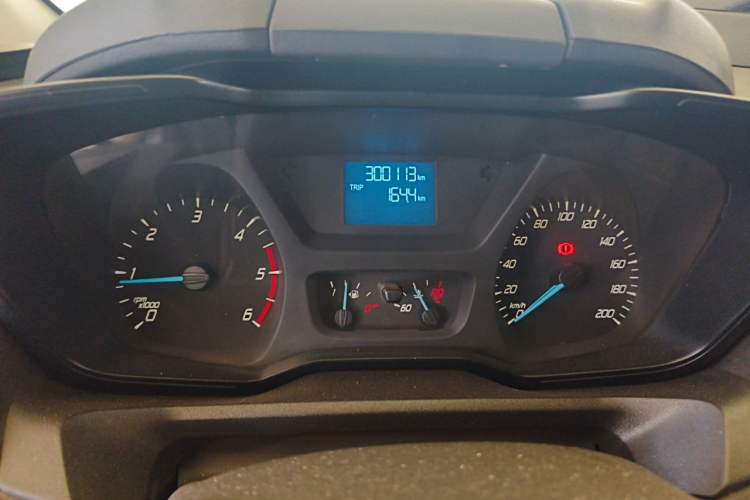 Used Ford Transit 2017 2.0T Diesel Multi-Purpose Commercial Vehicle Short Wheelbase Low Roof China IV Standard Instrument Cluster