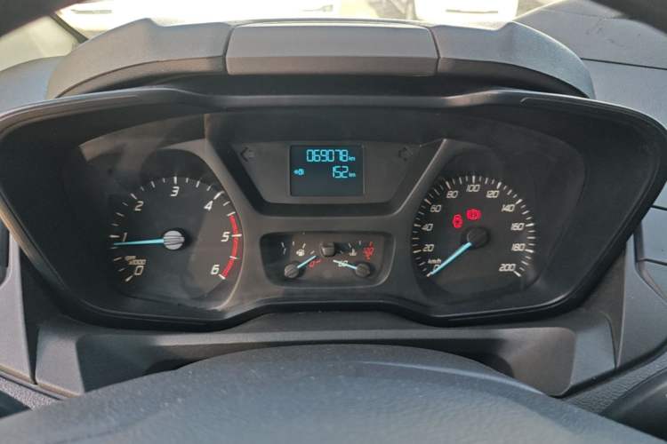 Used Ford Transit 2017 2.0T Diesel Multi-Purpose Commercial Vehicle Short Wheelbase Low Roof China V Standard Instrument Cluster
