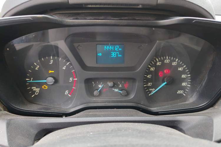Used Ford Transit 2017 2.0T Diesel Van Mid-Chassis Mid-Roof China IV Standard Instrument Cluster
