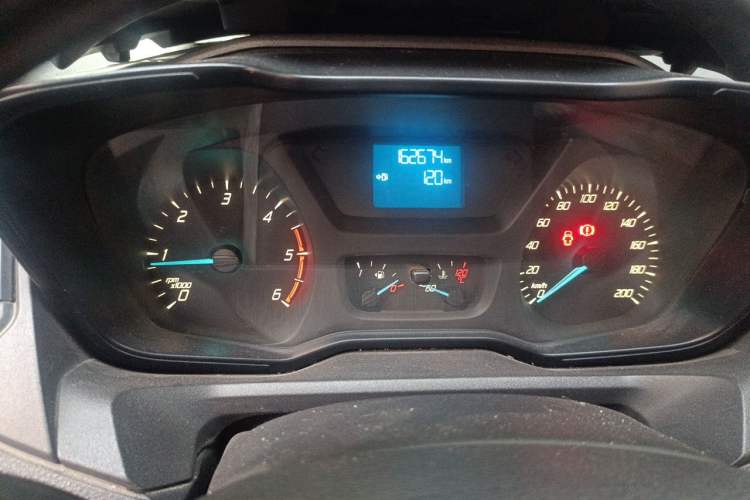 Used Ford Transit 2017 2.0T Diesel Multi-Purpose Commercial Vehicle Short Wheelbase Low Roof China V Standard Instrument Cluster