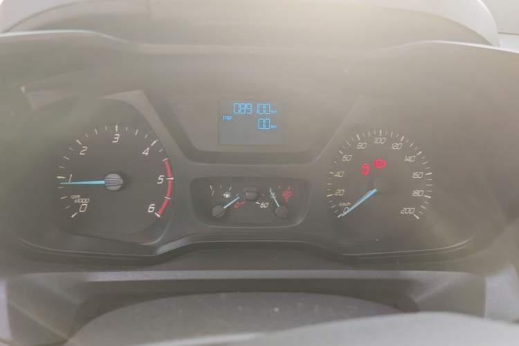 Used Ford Transit 2017 2.0T Diesel Multi-Purpose Commercial Vehicle Short Wheelbase Low Roof China V Standard Instrument Cluster