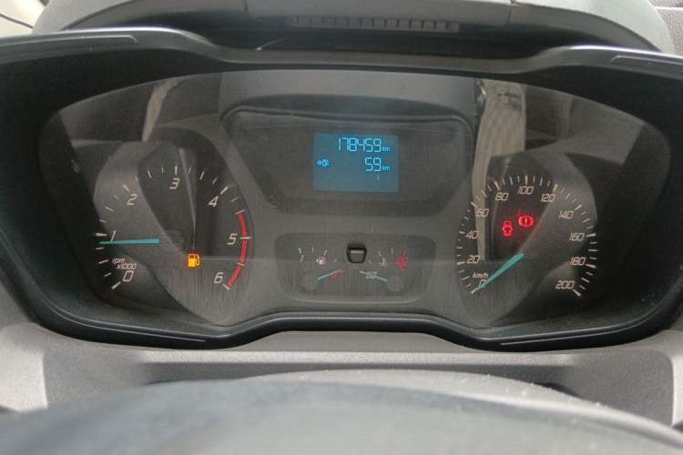 Used Ford Transit 2017 2.0T Diesel Multi-Purpose Commercial Vehicle Short Wheelbase Low Roof China IV Standard Instrument Cluster