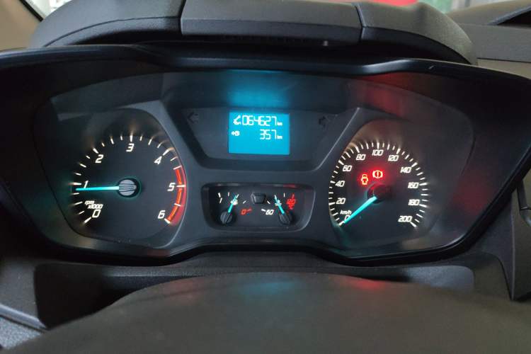 Used Ford Transit 2017 2.0T Diesel Multi-Function Commercial Vehicle Short Wheelbase Mid-Roof China V Standard Instrument Cluster