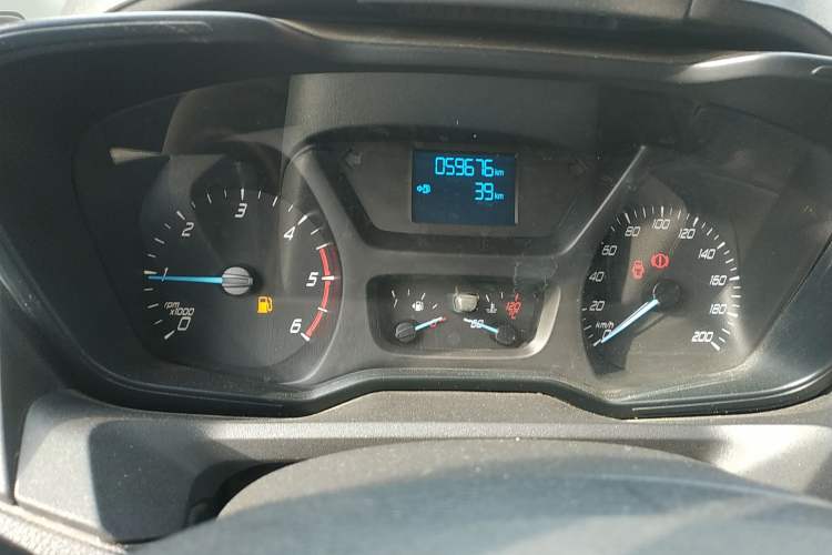 Used Ford Transit 2017 2.0T Diesel Van Mid-Chassis Mid-Roof China V Standard Instrument Cluster